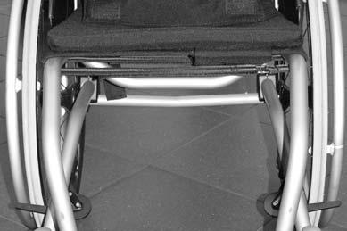 4.6 Nožní opěrka Model Sagitta s ohledem na svůj charakter je vybaven jednou nožní opěrkou upevněnou do rámu sedadla.