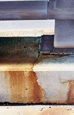 POŠKOZENÍ BETONU V DŮSLEDKU KOROZE VÝZTUŽE CHEMICKÉ NAPADENÍ Příčina Příslušné zásady ochrany a oprav Atmosférický oxid uhličitý (CO ² ),
