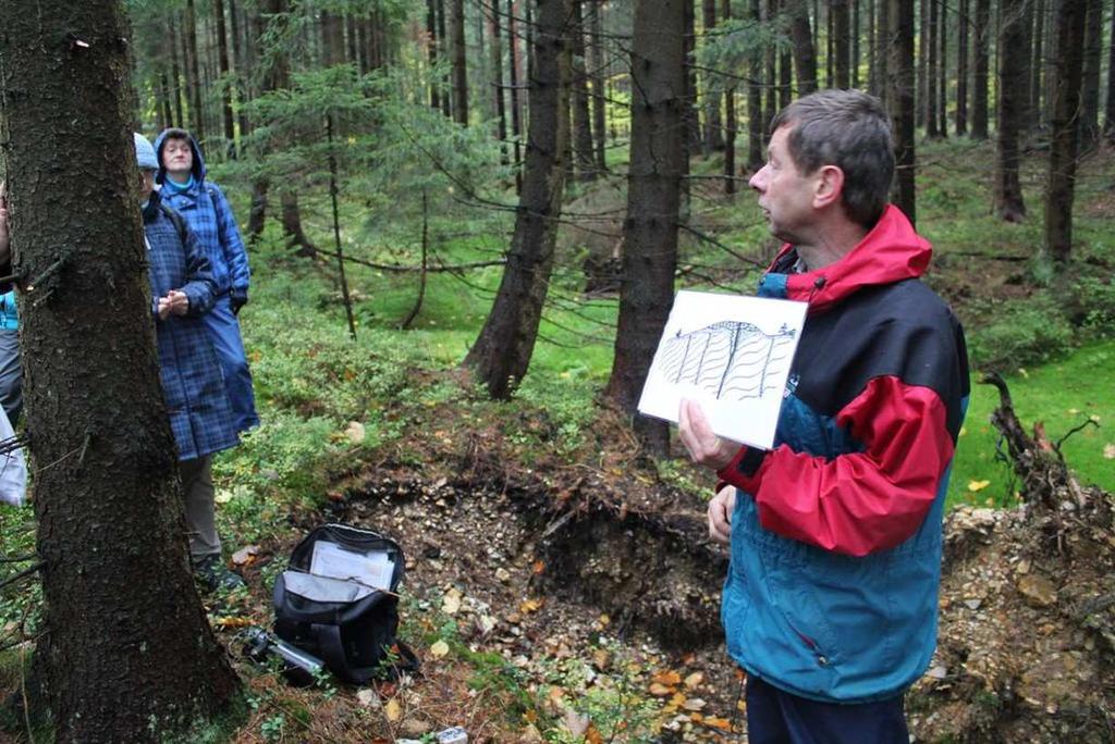 Po stopách dolování zlata v Rotavě V sobotu 7. října se v Rotavě uskutečnil poznávací výlet Po stopách dolování zlata v Rotavě s geologem RNDr. Petrem Rojíkem.