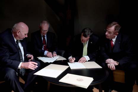 Zahajovací večeře se odehrála v krásných prostorách společenského sálu Secese, kde hosty uvítal prezident Notářské komory v Plzni, JUDr. Jan Stránský, a prezident NKČR Mgr.