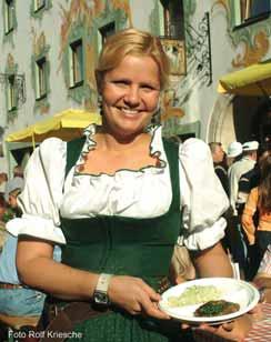 30 h, krásy Wachau, barokní klášter v MELKU, DÜRNSTEIN, vinařské městečko, nejkrásnější věž Rakouska, večerní ohňostroj, osvětlené zříceniny, světla plovoucí po Dunaji, degustace vín 2.