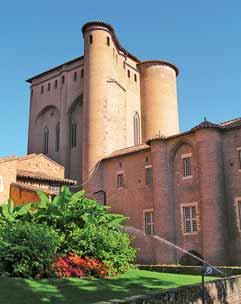 zámeček na vysokém ostrohu nad řekou, pohledy na hrad BEYNAC ET CAZENNAC, SARLAT-LA- CANEDA, středověké městečko vyhlášené specialitami (kozí sýry, husí játra, lanýže a víno), kouzelný kraj Périgord,