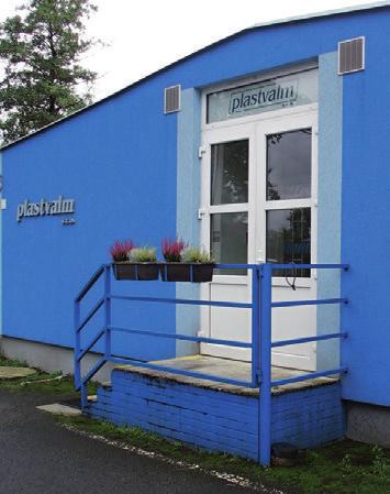Bez špičkových strojů by to nešlo Původní výrobní program společnosti PLAST- VALM byly malé modelové železnice, a proto si dříve narození možná spojí firmu s výrobu plastikových modelů.