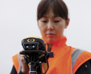 Trimble CenterPoint RTX Trimble CenterPoint RTX zaručí RTK úroveň přesnosti kdekoli na světě, bez použití místní základny nebo sítě Trimble VRS.