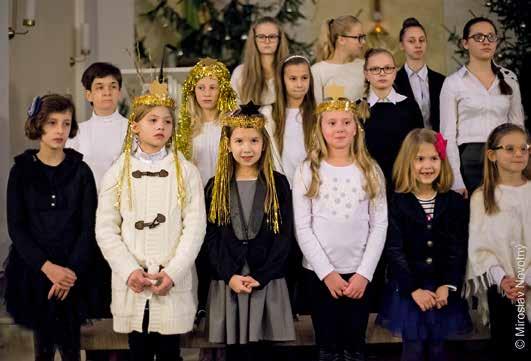Vánoční pásmo Scholičky v kostele dějinách, jíž se nikdo nevyrovná; která přišla, aby z nás učinila hvězdy zářící pokojem, láskou a dobrotou, aby z nás učinila anděly, strážce a ochranitele svých