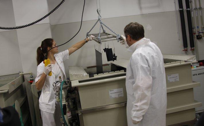 Navíc se vyznačuje značnou flexibilitou v tloušťce vyloučené vrstvy a nižší vypalovací teplotou ve srovnání se stávajícími barvami. Jedná se o patent PPG.