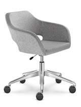 height-adjustable base with a polished aluminium five-star base and castors. 138 Polo+ je pokračováním úspěšné série Polo.