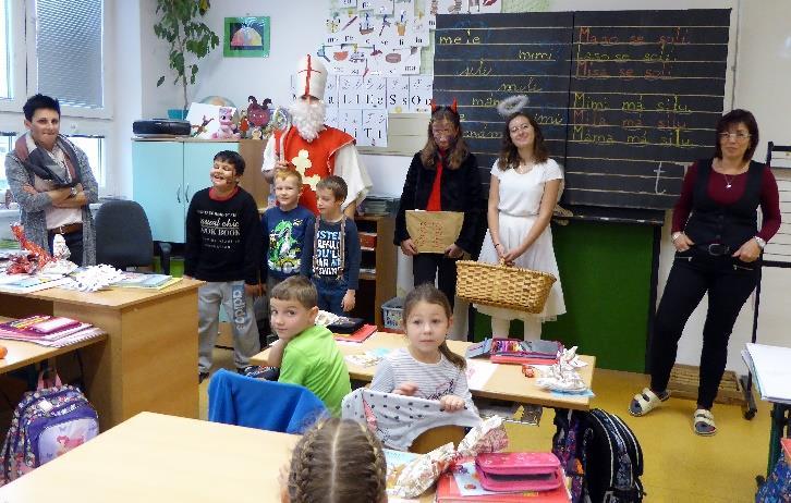 pekla, ovšemže jenom na chvíli. Ve 4. třídách už ale zlobilo hodně žáků, takže jsme je postupně odnášeli jednoho za druhým, až nám málem nestačily pytle.