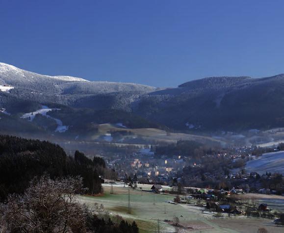 Výhledy od kostela Poté budete pokračovat po modře značené turistické stezce zvané Planýrka, kterou nechal postavit v 19.