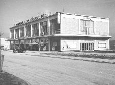 Zlín, Díly, Štefánikova Autor: Vladimír Karfík Rok dokončení: 1937 Obchodní a společenský dům Díly je dominantním objektem souboru pěti staveb, společně se čtveřicí svobodáren tvoří jeden z