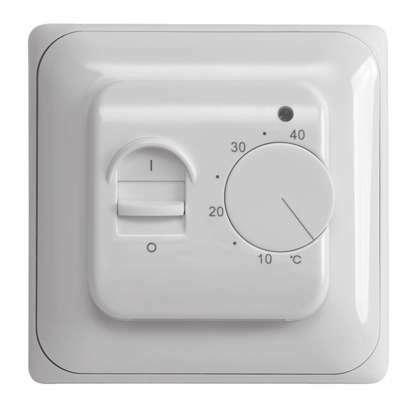 Parametry [35]: Max. zatížení: 3 600 W Rozsah ízení teploty: 10 40 C Délka externího idla: 8 m Dodáván s krytem umožující instalaci v prostorech s vysokou vlhkostí. Cena: 1 083 K Obr.