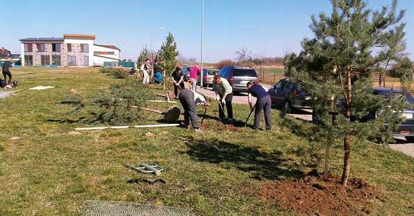 Na místo se sjela parta 13 brigádníků z Penzijní společnosti České pojišťovny.