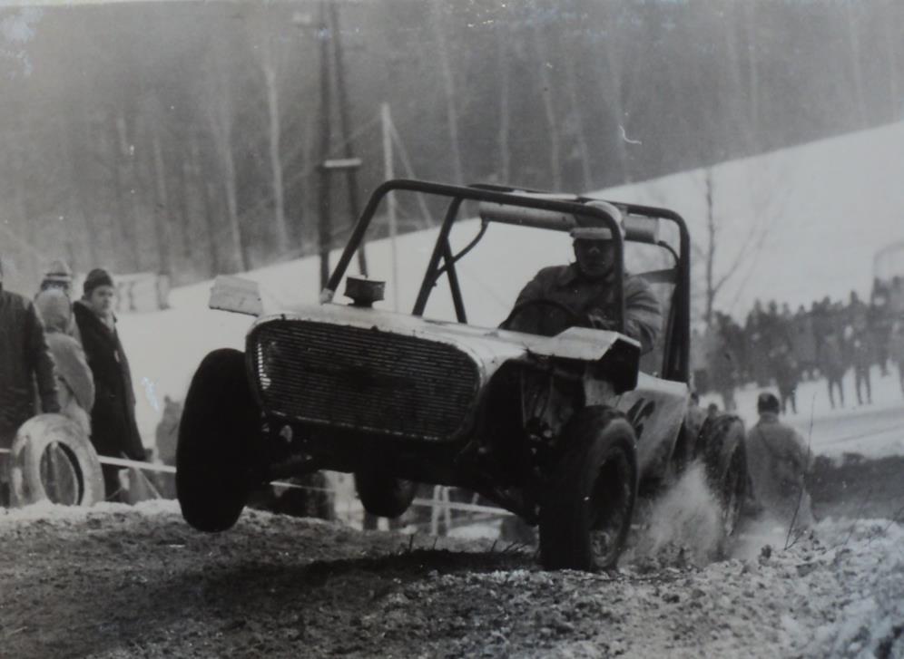 První autokros 1971, autor Ludvík Zrůstek.