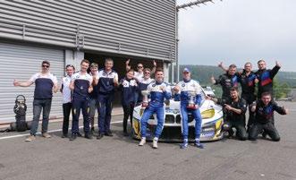 Automobilový závodní tým ROBERT ŠEN- KÝŘ MOTORSPORT vznikl v roce 1997, závodní tradice rodu Šenkýřů je však o mnoho delší.