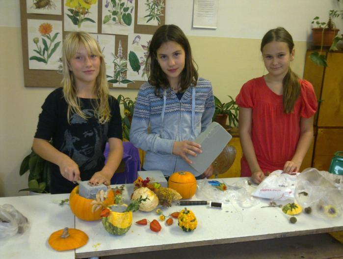 NOVINKY OD NÁS Další kroužky školní rok 2011/2012 angličtina s rodilým mluvčím angličtina s rodilým mluvčím angličtina s rodilým mluvčím angličtina s rodilým mluvčím 1. tř. čtvrtek 12.45-13.