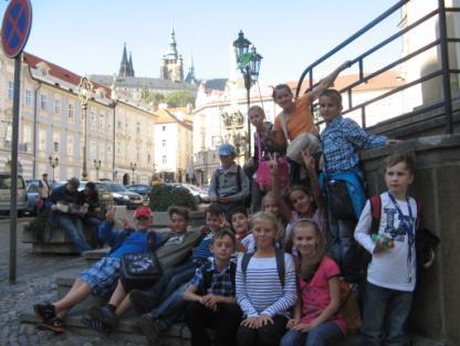 Obdivovali krásy Valdštejnské zahrady, paláce a významných budov na Malé Straně.
