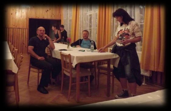 Celkové rozpočtové příjmy činily 3 085 368,- Kč, rozpočtové výdaje 2 036 662,- Kč. Rozdílem je zisk 1 048 706,- Kč. 2. Stav finančních prostředků na účtech u České spořitelny 941 151,- Kč, u ČNB 4 553 070,- Kč, tj.