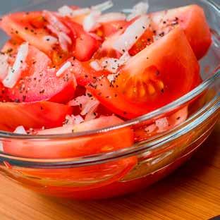Okurkový salát se sladkokyselým dresinkem - přílohový salát EN Cucumber salad with sweet-sour dressing -