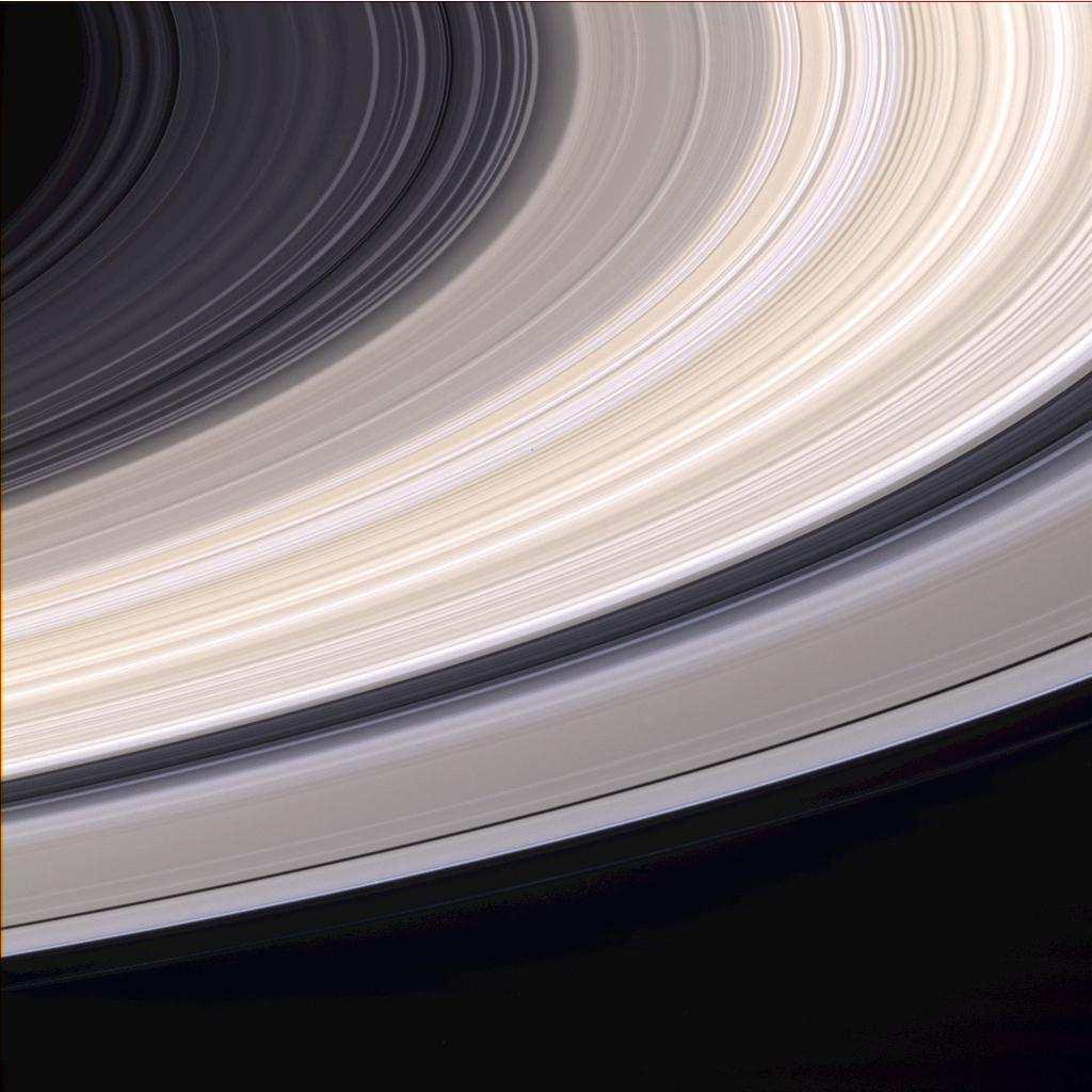 Prstence Jupiter Tvořenypřevážněprachem,materiáldoplňovánproduktyze srážek mikrometeoritů a malých měsíčků Saturnovy prstence