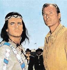 epříjemný jarní pátek aherec Lex Barker si vykračuje rušnou ulicí New Yorku. Před pár dny oslavil 54. narozeniny, užil si slávu, má peníze anaobzoru novou milenku.