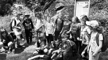 Věříme, že děti budou knihovnu rády navštěvovat a budou rády číst. Moc děkujeme paní Formánkové, skřítkovi (paní Šustrové) za příjemně strávené dopoledne.