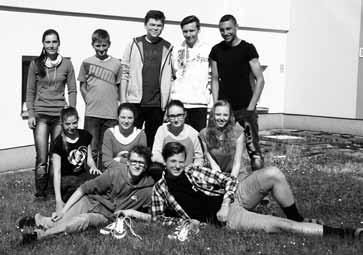 Z naší školy se zúčastnili vždy dva nejlepší sportovci z každé třídy. 1. třídu reprezentovali Pavel Mráz a Bára Mrázová, 2. třídu Šimon Demetr a Kateřina Kozáková, ze 3.
