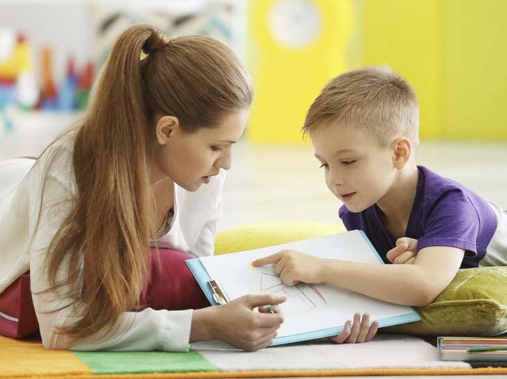 2018 zajišťovat odborné vzdělávání, pořádat semináře, konference a pravidelná setkávání; přinášet informace o novinkách v oblasti poskytování sociálních služeb; podílet se na