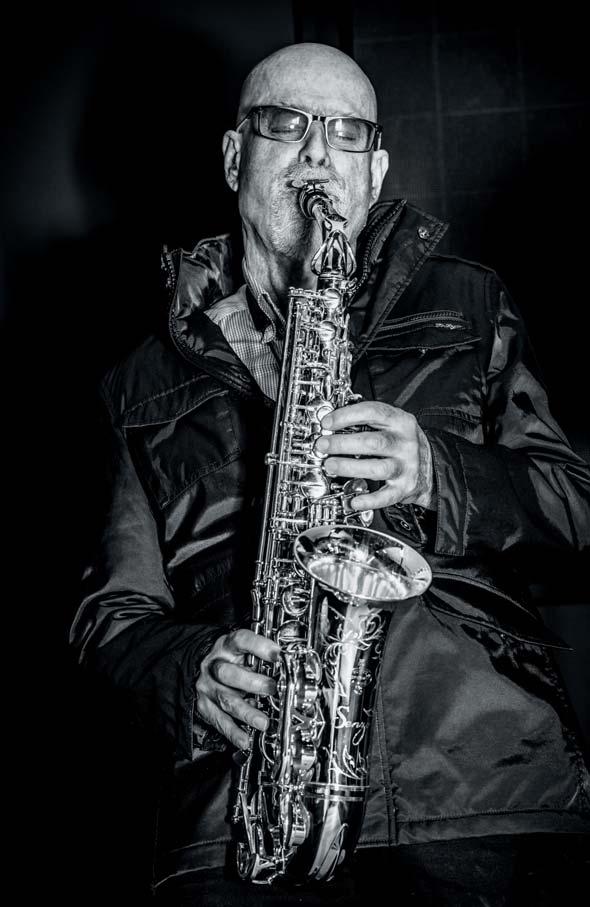 Iwan Roth plays the sax