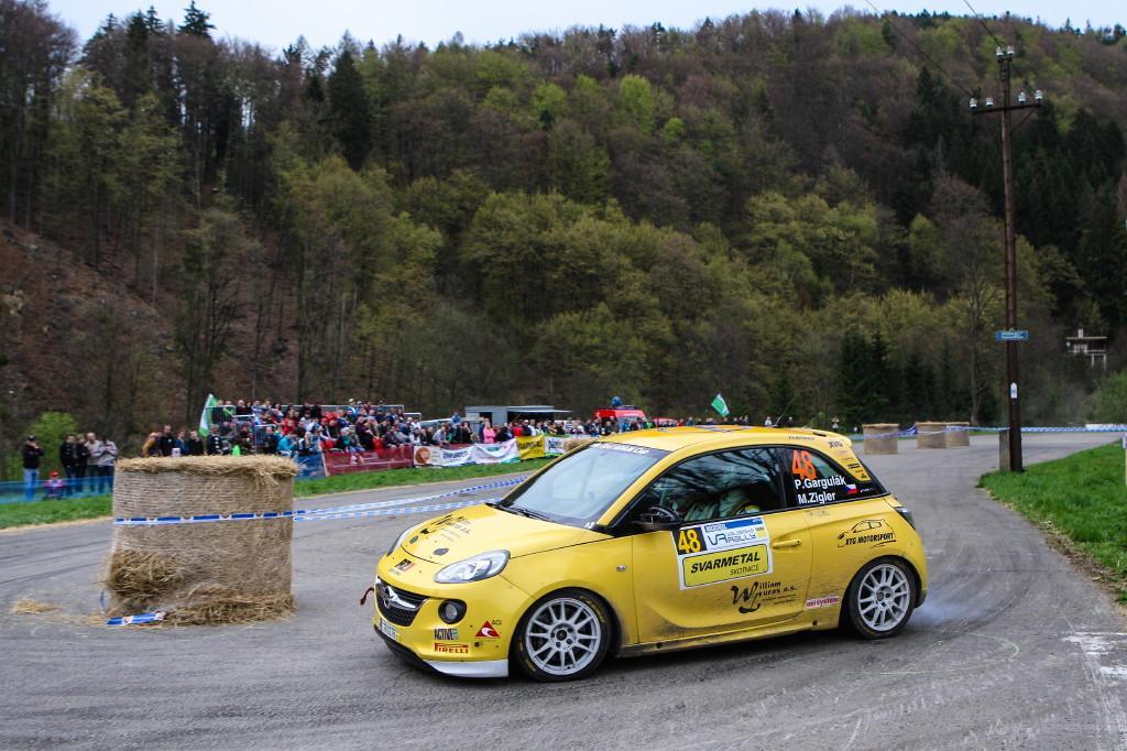 rekordů. Tím zásadním bylo, že se na startu sešlo osm vozů Opel ADAM Cup, tedy o dva více, než většinou bývalo pravidlem v minulém roce.