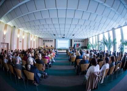 Pracovištěm invazivní a intervenční kardiologie. Po úvodních projevech byly na sympóziu s názvem MODERNÍ TRENDY V INTERVENČNÍ KARDIOLOGII 2017 opět představeny novinky a trendy v kardiologické péči.