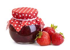 Náš obľúbený džem Jahody obsahujú málo pektínu, preto je potrebné použiť želírovací cukor. Na 1 kg jahôd je potrebný 1 kg želírovacieho cukru + šťava z 1 citróna.
