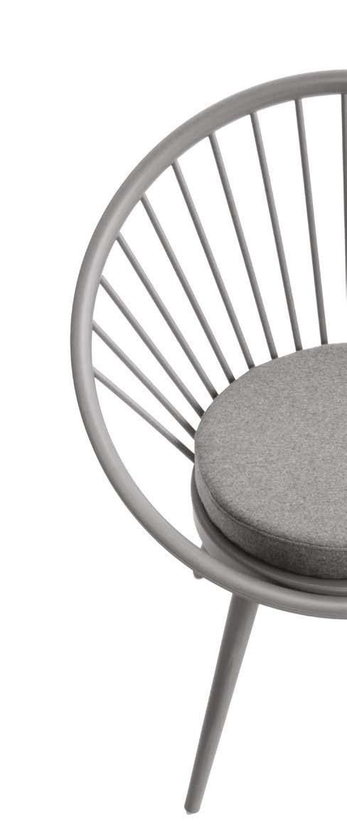 / Sessel, Lounge und Pouf von der Kollektion VANITY sind Verbindungen des Designs, der Luftigkeit und des durchgearbeiteten