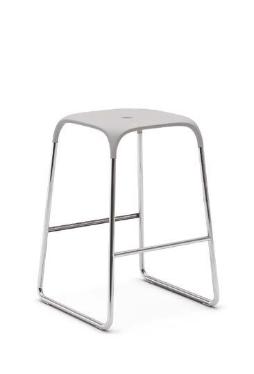 31 Kolekce židlí HELEN z návrhářské dílny designéra Fabrizia Batoniho zahrnuje barové a kuchyňské židle na ocelovém pochromovaném nebo lakovaném rámu s polypropylenovým sedákem v šesti barvách.