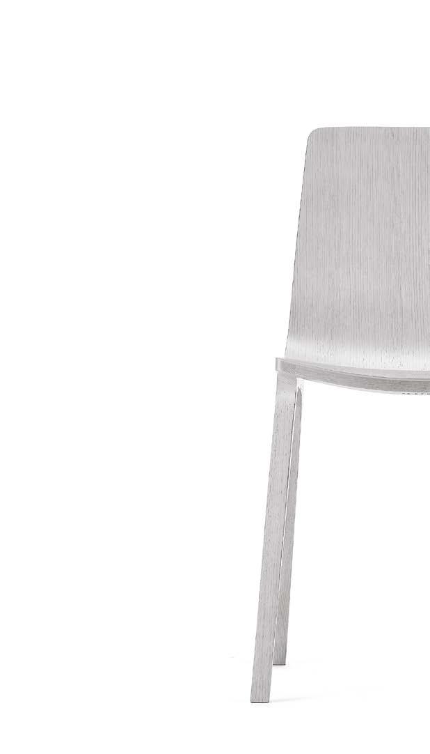 55 Moderní designová kolekce židlí HOLLY z dílny designéra Klause Noltiga z bukového nebo dubového dřeva a v kombinaci s 3D tvarovanou překližkou přináší díky unikátní technologii výroby jedinečnou