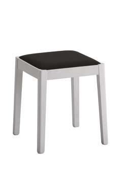 73 Židle JESS z bukového dřeva jsou jednoduché svým designem a tvarem. Kolekce nabízí tři různé výškové modely, nízké sezení a varianty barové a kuchyňské židle s mořením do pěti základních odstínů.