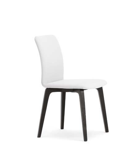 103 Kolekce židlí WINGS zahrnuje dva modely židlí na stejném dřevěném bukovém rámu s možností moření do pěti základních odstínů.