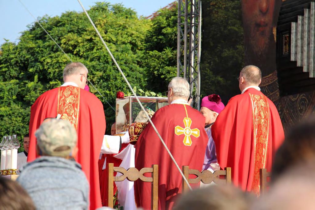 Celou pouť připravil Dalibor Slovák, rodák z Luhačovic, který nyní žije v Praze, ale do rodných Luhačovic se stále vrací a spolupracuje s našim panem farářem.