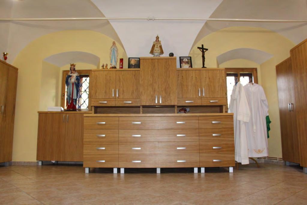 Nový nábytek v sakristii