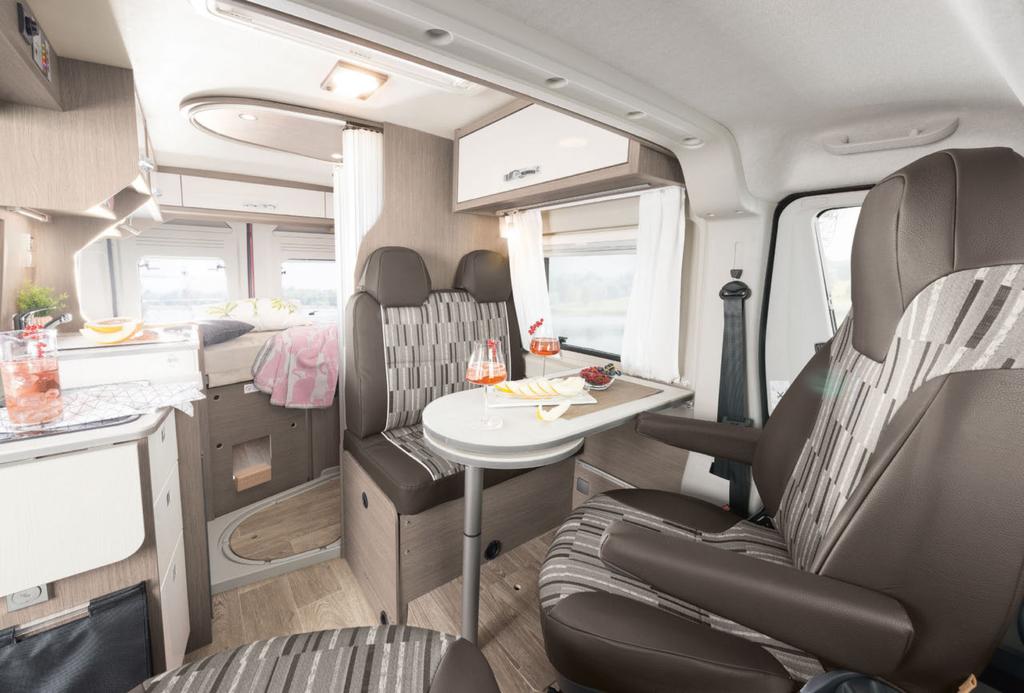 ROADCAMP R Městské auto s kruhovou koupelnou Líbí se Vám to stručně a jasně? Potom je ROADCAMP R přesně to pravé pro Vás.