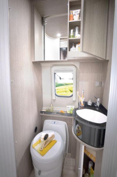 + + Elektricky ovládaná postel pro větší flexibilitu + + Vysoce kvalitní