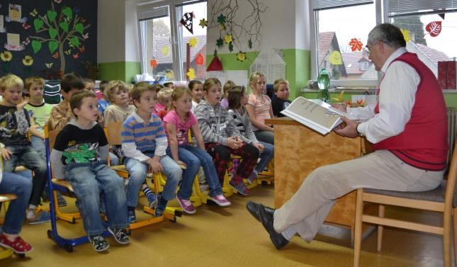 V září navštívila školku paní Miroslava Sahulová, logopedka z Kostelce nad Orlicí.