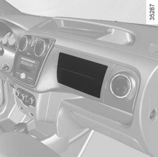 DOPLŇKOVÉ PROSTŘEDKY K PŘEDNÍM BEZPEČNOSTNÍM PÁSŮM (2/4) Omezovač síly Při určité úrovni intenzity čelního nárazu se tento mechanismus spustí, aby na únosnou míru omezil tlak bezpečnostního pásu na