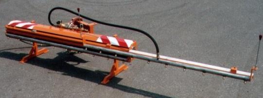 Pevná mycí lišta poháněná samostatnou jednotkou [19] Rozkládací mycí lišta U tohoto typu lze