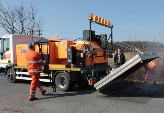 Tuto nástavbu lze využít i v zimním období jako posypový vůz. Obr. 34. Vysprávkový vůz převozní 3.1.