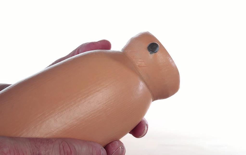 Vyznačte kontury pahýlového lůžka a vyřízněte je.