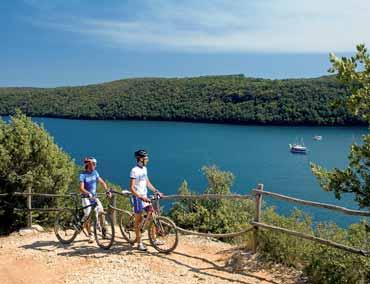 UMAG RIJEKA POREČ RABAC ZAGREB 5 km ZADAR BIOGRAD NA MORU VODICE SPLIT MAKARSKA DUBROVNIK DOPORUČENÉ TRASY Z ČR UMAG ZELENA LAGUNA BENÁTKY 185 km 30 km LANTERNA 61 km POREČ VRSAR ROVINJ 55 km PULA 13