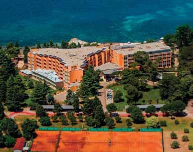 cz/qr/l/8720 50 m NE upřesnění: komplex více než 30 třípodlažních apartmánových budov situovaný do rozlehlého lesoparku; apartmány z naší nabídky jsou po nedávné rekonstrukci poloha / pláž: Lanterna,