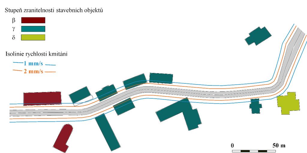 Obr. 6: Mapa střetů hodnotící seizmické zatížení v okolí rekonstruované komunikace v obci Karlova Studánka, izolinie maximální rychlosti kmitání jsou vyneseny pro pohybující se zdroj vibrací po celé