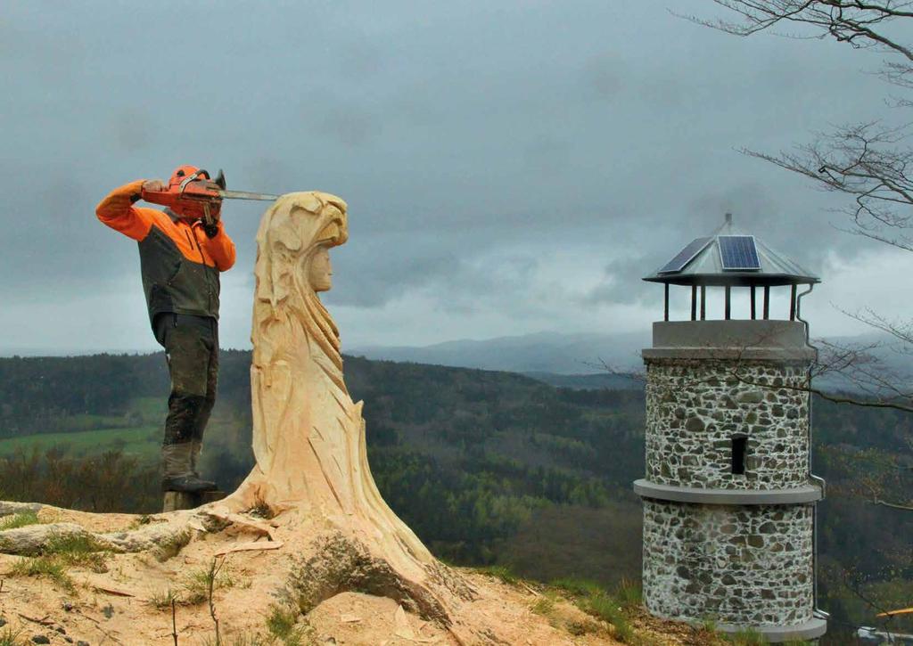 FOTO VYDÁNÍ FOTO VYDÁNÍ Bučina láká davy Mattoniho vyhlídková věž nad Ohří na Bučině v Doupovských horách se poté, co ji karlovarští kolegové kompletně zrekonstruovali, stala turistickým tahákem