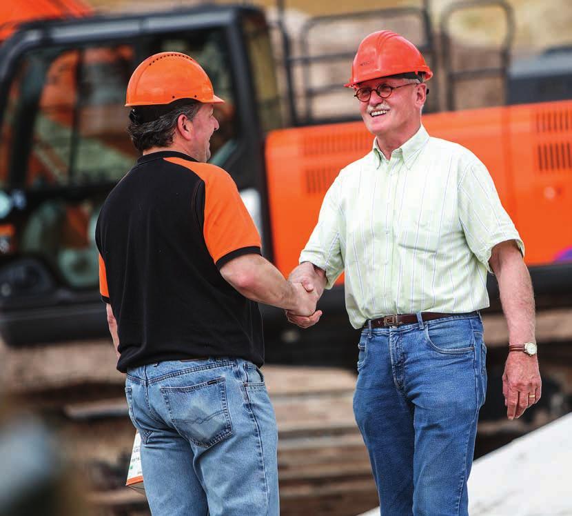 Global e-service Technická podpora Náhradní díly Hitachi Rozšířená záruka a servisní smlouvy Na každý nový stroj Hitachi Zaxis-6 se vztahuje plná záruka výrobce.